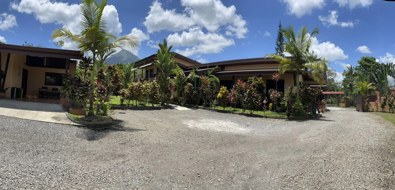 Aunty Arenal Lodge Presentation