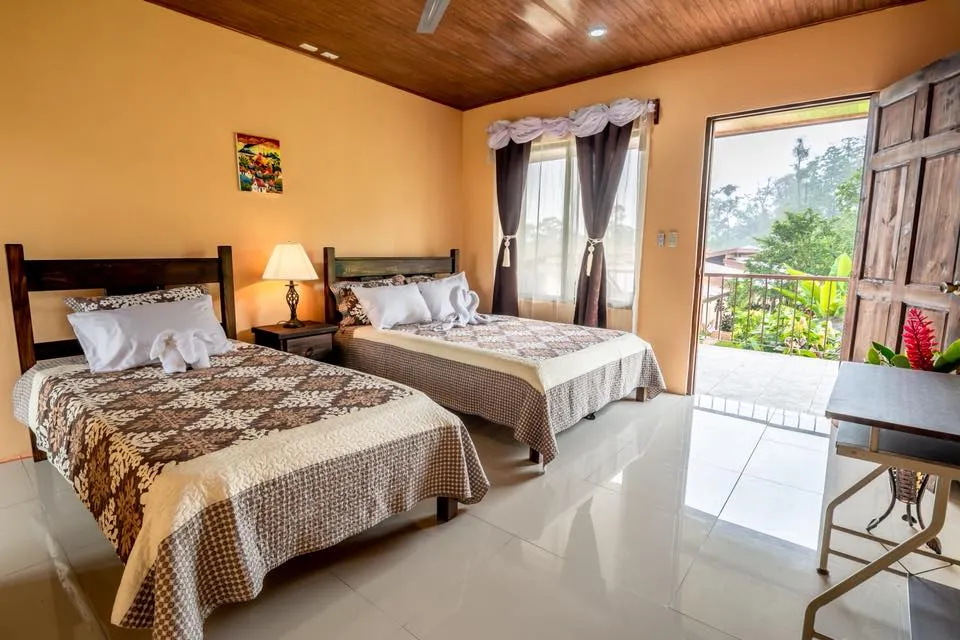Aunty Arenal Lodge Presentation