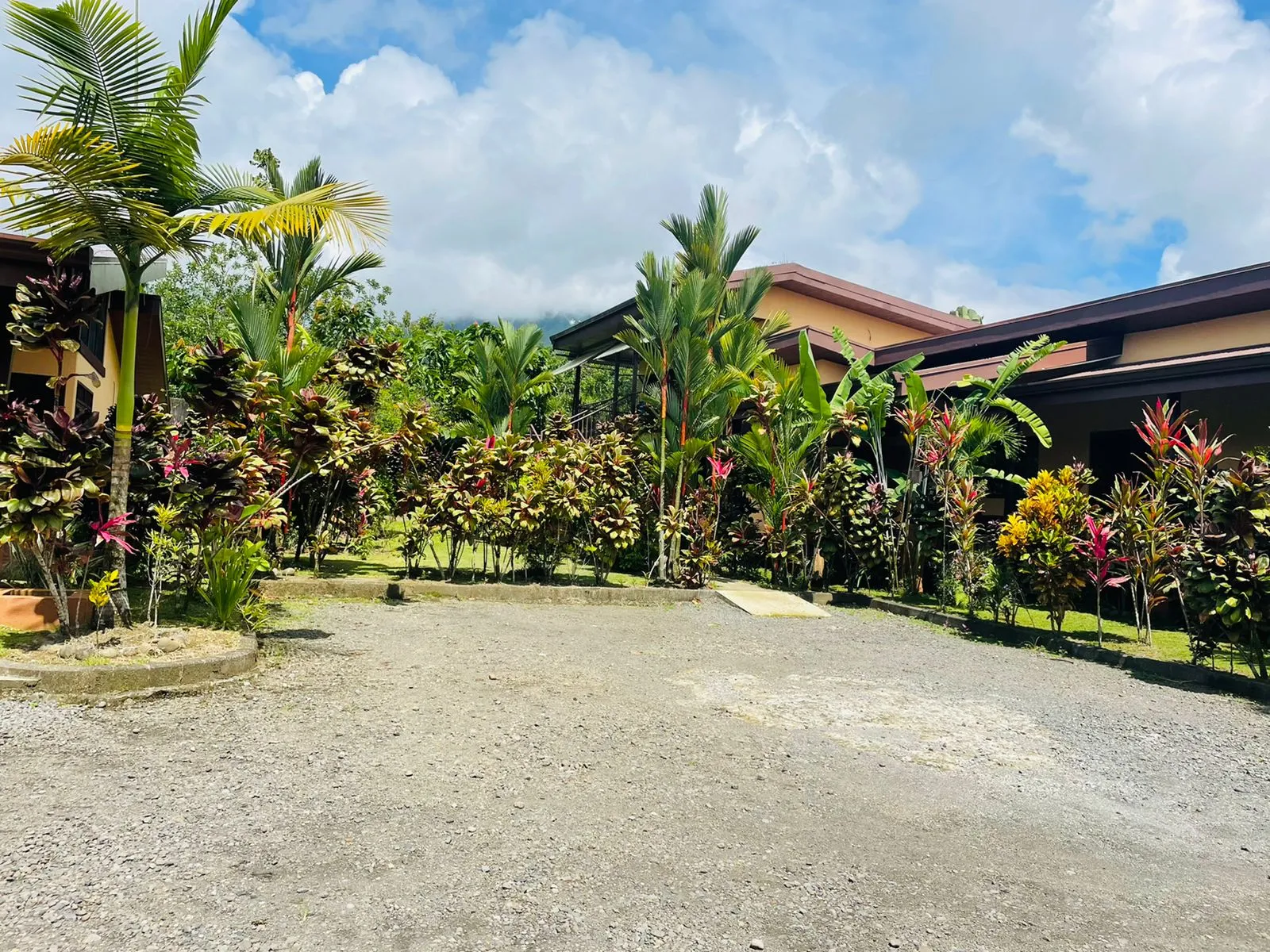 Personalized service at Aunty Arenal